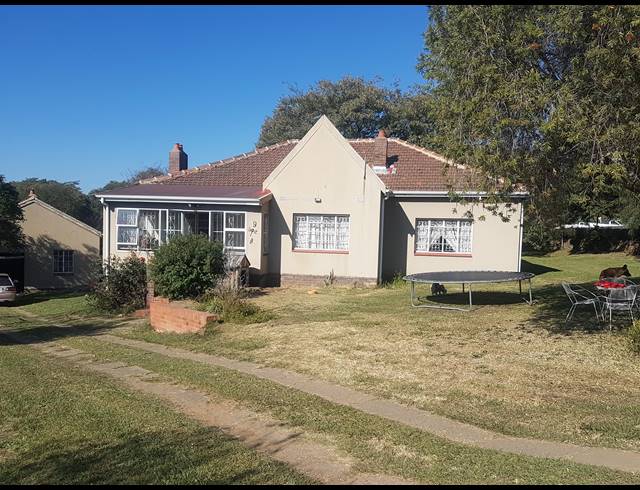 3 BEDROOM FREEHOLD SOLD IN DRAKENSVIEW